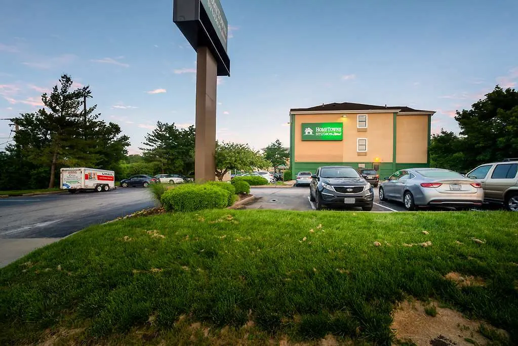 Hometowne Studios St. Louis - Airport/ N Lindbergh Hazelwood 2*,  USA